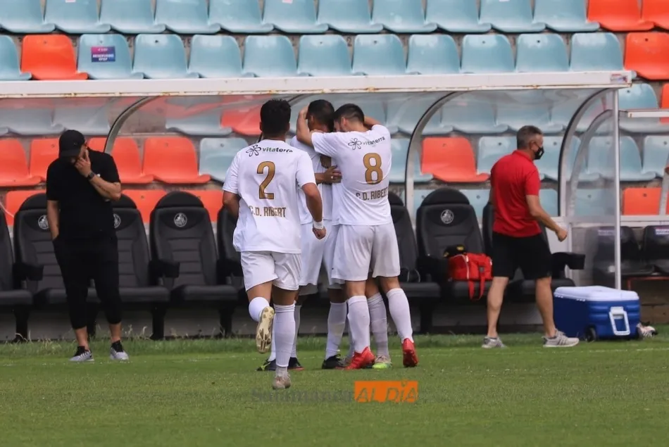 El Ribert, tras un gol / Lydia González