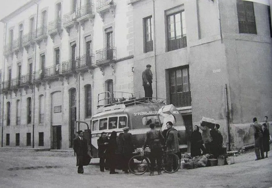 Foto 2 - Los autobuses de l&iacute;nea en la Salamanca de otros tiempos
