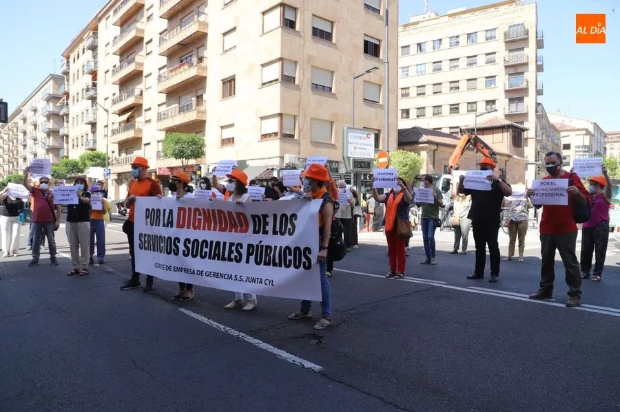 Foto 4 - Protestas del personal de Servicios Sociales de la Junta por las &ldquo;elevadas horas extraordinarias...