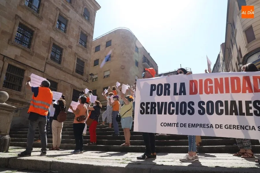 Foto 3 - Protestas del personal de Servicios Sociales de la Junta por las &ldquo;elevadas horas extraordinarias...