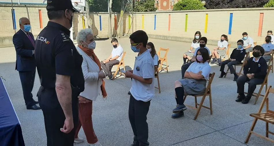 La subdelegada del Gobierno ha felicitado a los participantes y ha recalcado la importancia de que los niños y niñas sepan hacer un buen uso de internet