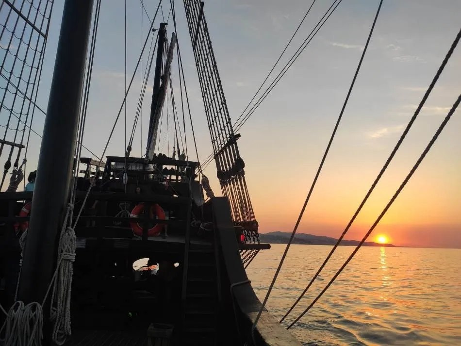 Foto 5 - La Nao Victoria con Sergio Olvidado a bordo llega a Tarragona  