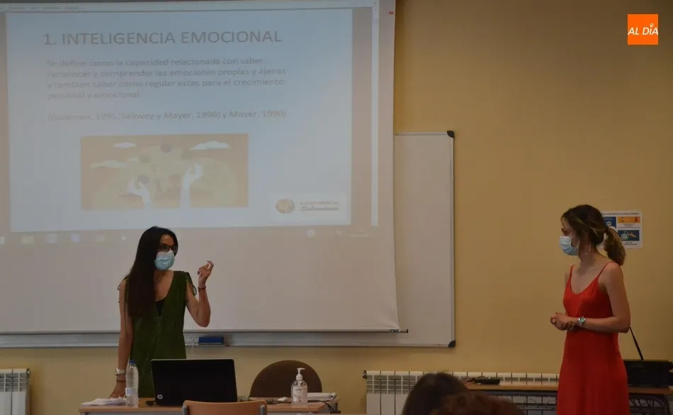 Foto 3 - Laura Ruiz y Alexandra Valiente imparten un taller sobre la inteligencia emocional  