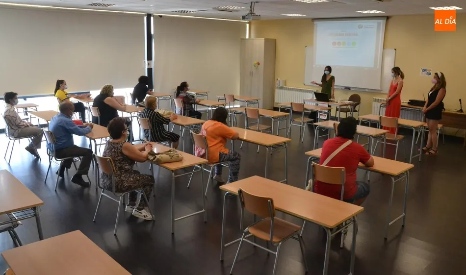 Foto 5 - Laura Ruiz y Alexandra Valiente imparten un taller sobre la inteligencia emocional  