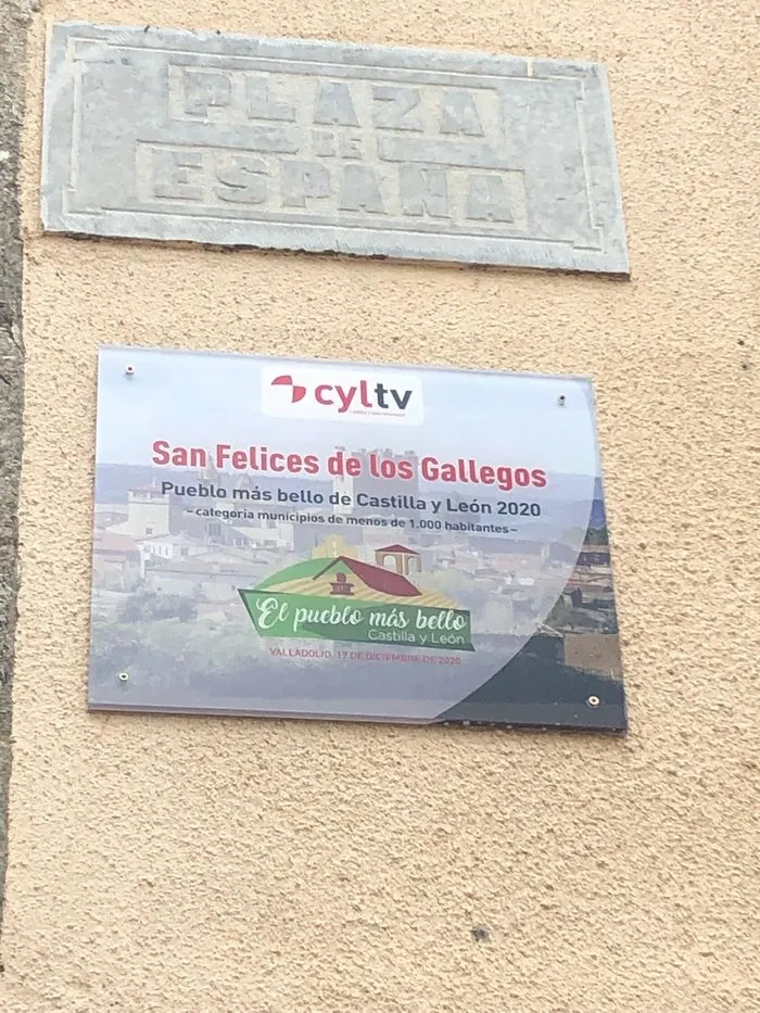 Foto 2 - San Felices de los Gallegos luce ya la placa que lo&nbsp;acredita como &lsquo;El pueblo m&aacute;s bello de...