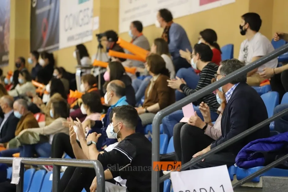 Una de las gradas del Río Tormes / Lydia González