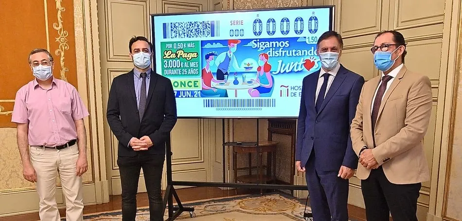 Presentación en el Ayuntamiento de Salamanca de este cupón de la ONCE dedicado a la hostelería