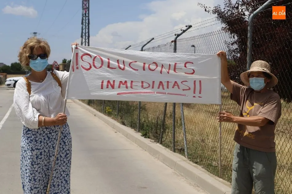 Foto 8 - Vecinos de Las Dunas reclaman medidas ante el exceso de tr&aacute;fico en la v&iacute;a que cruza esta...