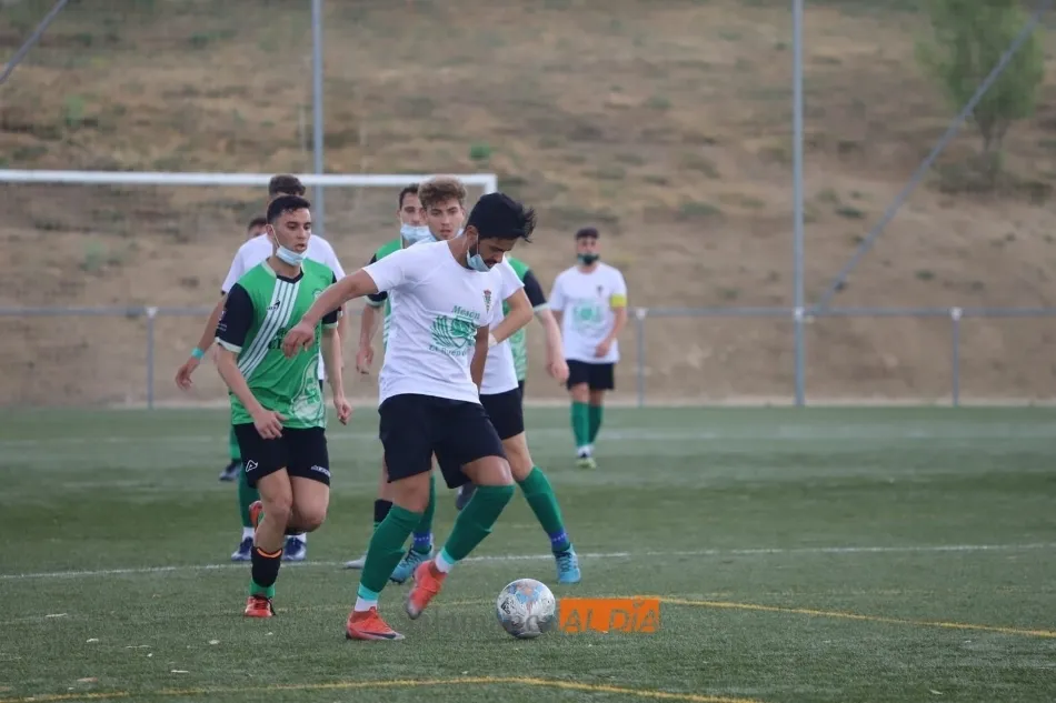 Un partido en Los Cuernos / Lydia González