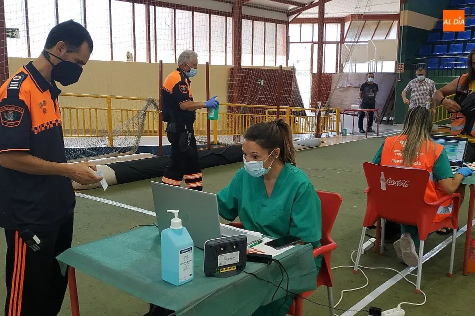 Foto 4 - Cerca de 800 personas reciben en B&eacute;jar la segunda dosis de Pfizer