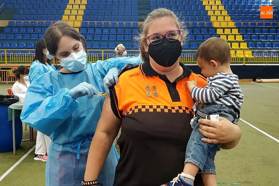 Foto 5 - Cerca de 800 personas reciben en B&eacute;jar la segunda dosis de Pfizer