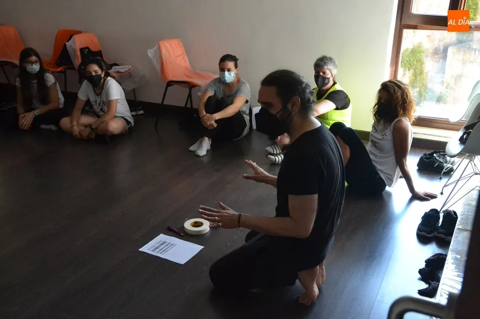 Foto 4 - Da arranque el taller de teatro intergeneracional dirigido por Sergio Cardoso  