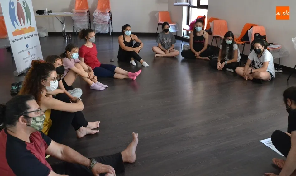 Foto 2 - Da arranque el taller de teatro intergeneracional dirigido por Sergio Cardoso  