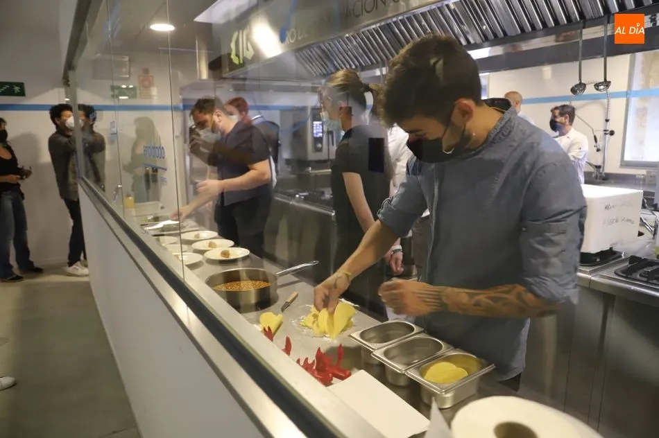 Foto 11 - La hosteler&iacute;a salmantina se luce en el XX Concurso de Pinchos