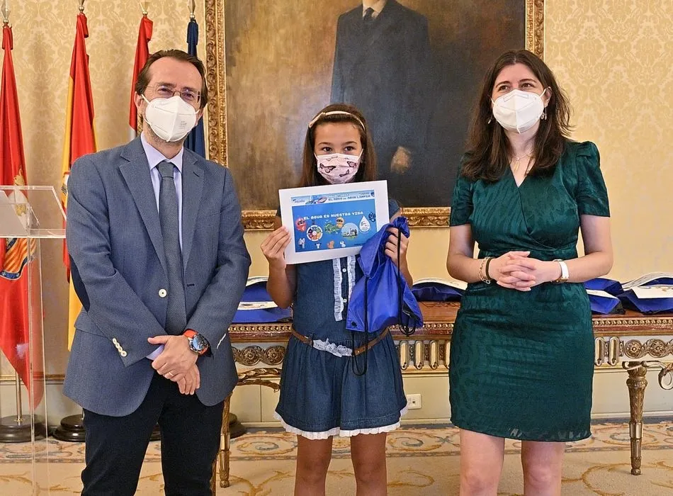 Foto 6 - El Ayuntamiento de Salamanca y Aqualia entregan los premios del XVIII Concurso Digital Infantil