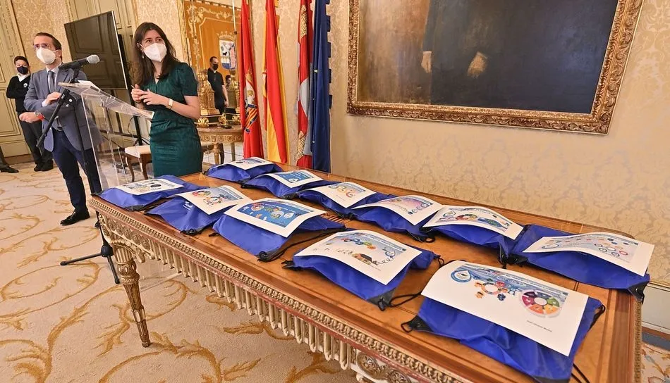 Foto 4 - El Ayuntamiento de Salamanca y Aqualia entregan los premios del XVIII Concurso Digital Infantil