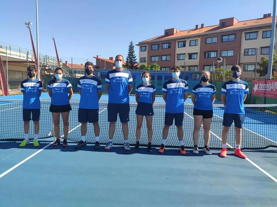 Equipos masculino y femenino Junior del Club Tenis de Alba de Tormes