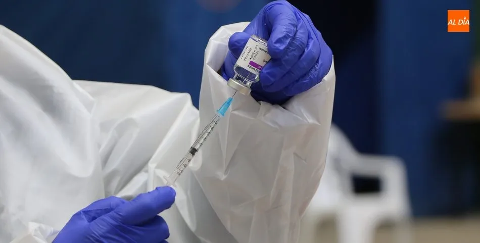 Segunda dosis para los que se vacunaron en Vitigudino el 4 de abril con AstraZeneca / CORRAL