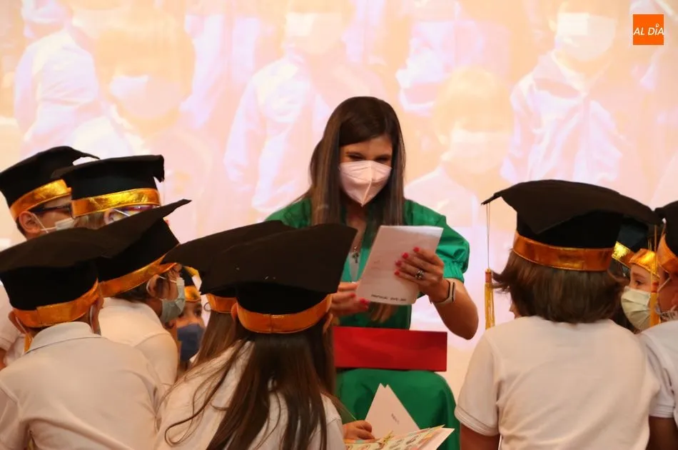 Foto 6 - Graduaci&oacute;n de Educaci&oacute;n Infantil en el Colegio Santa Isabel