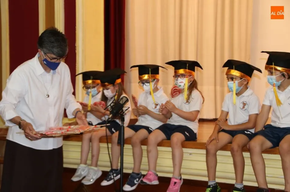 Foto 4 - Graduaci&oacute;n de Educaci&oacute;n Infantil en el Colegio Santa Isabel