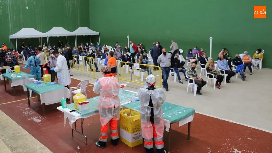 Repesca de personas pendientes de vacunación nacidos entre 1962 y 1971 residentes en la comarca / CORRAL