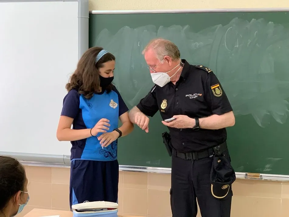 Foto 7 - El colegio San Juan Bosco participa en el Programa Ciberexperto promovido por la Polic&iacute;a Nacional