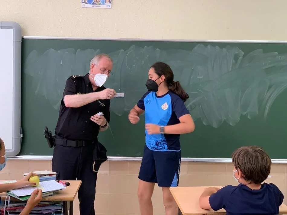 Foto 5 - El colegio San Juan Bosco participa en el Programa Ciberexperto promovido por la Polic&iacute;a Nacional