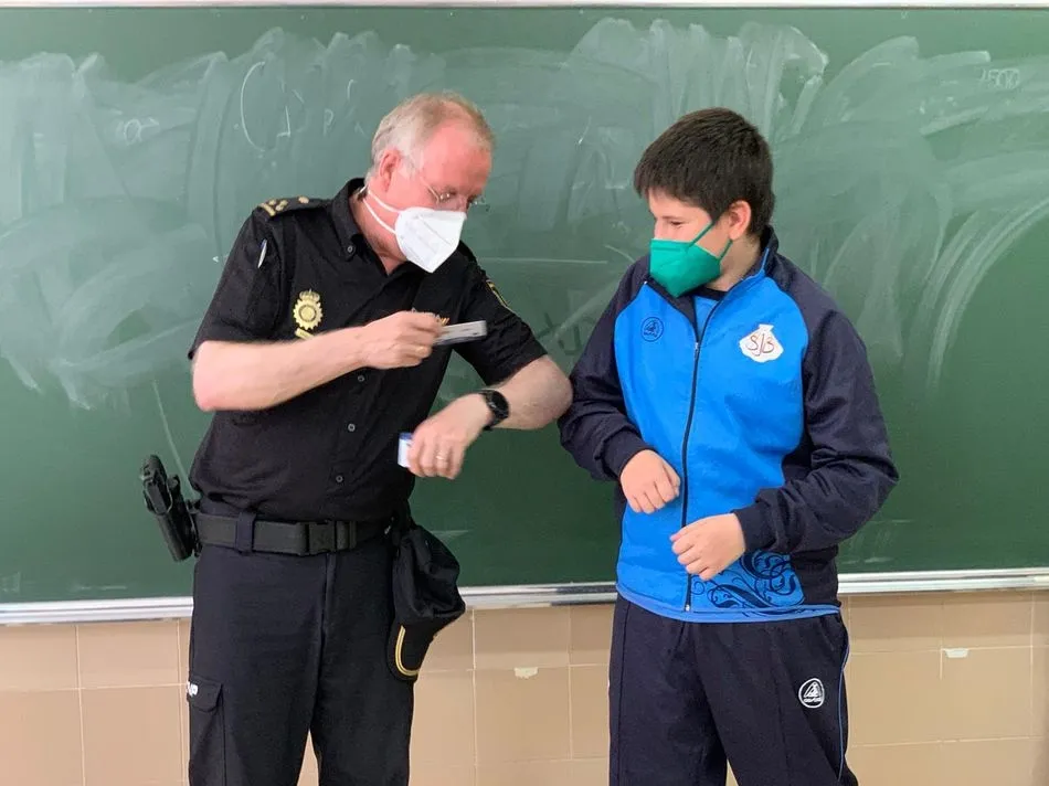 Foto 4 - El colegio San Juan Bosco participa en el Programa Ciberexperto promovido por la Polic&iacute;a Nacional