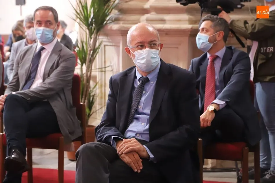 Foto 10 - Los hijos de Roberto Fraile recogen la&nbsp;Medalla al M&eacute;rito Profesional concedida por la Junta a...