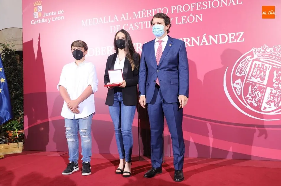 Foto 7 - Los hijos de Roberto Fraile recogen la&nbsp;Medalla al M&eacute;rito Profesional concedida por la Junta a...