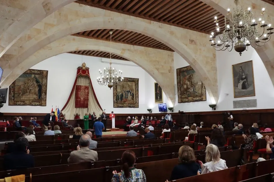 Foto 2 - Homenaje al personal docente e investigador de la USAL que alcanz&oacute; la jubilaci&oacute;n en los dos...