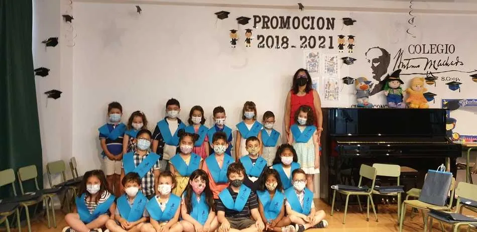 Foto 6 - Semana de graduaciones en el Colegio Antonio Machado  