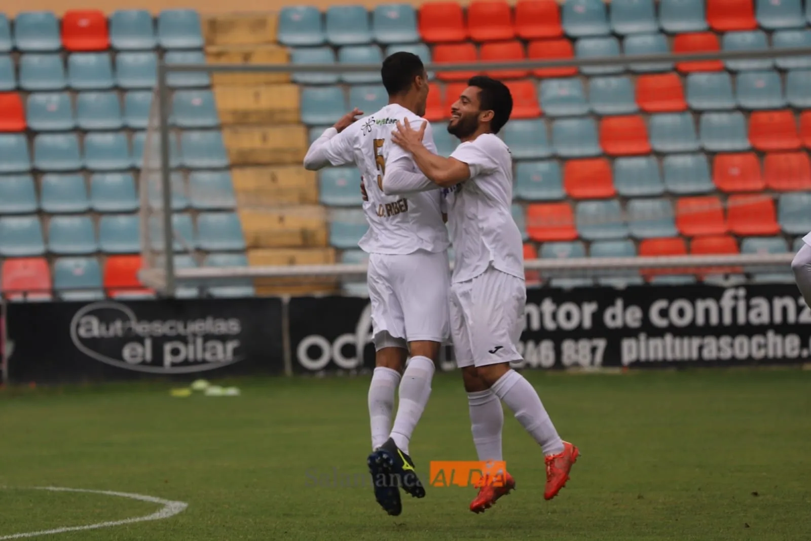 Foto 6 - El Ribert empata con el filial de la Ponferradina en la ida de la final y el Ciudad Rodrigo se...