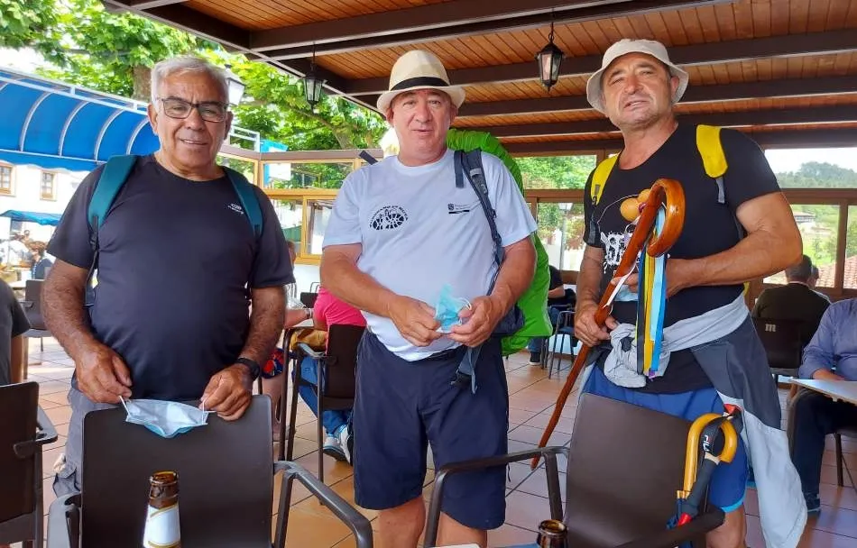 Foto 6 - El grupo de mirobrigenses aficionados al Camino de Santiago afronta otro tramo de la ruta del Norte ...