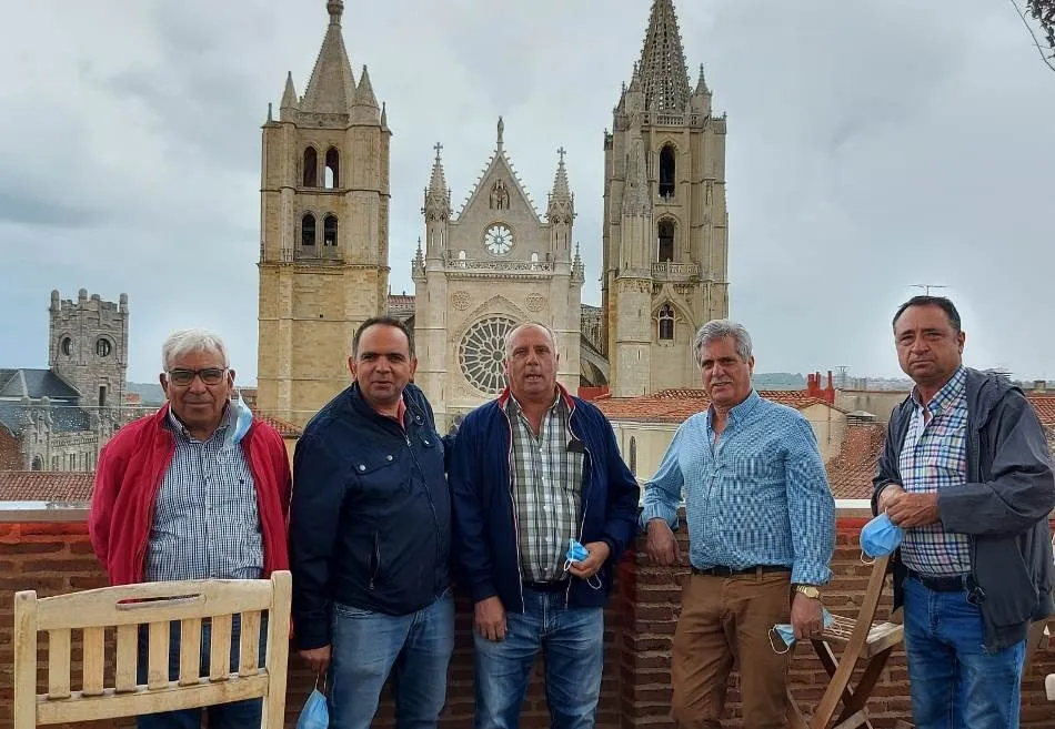 El grupo de mirobrigenses aficionados al Camino de Santiago afronta otro tramo de la ruta del Norte ...