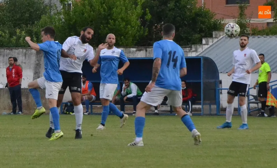 Foto 5 - El Ciudad Rodrigo remonta para coger ventaja en la vibrante final por el ascenso a 3&ordf; RFEF  