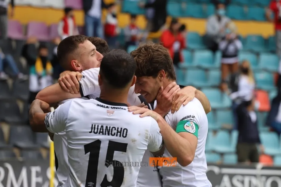 Amaro, Llorente, Juancho y Molina, en un gol / Lydia González