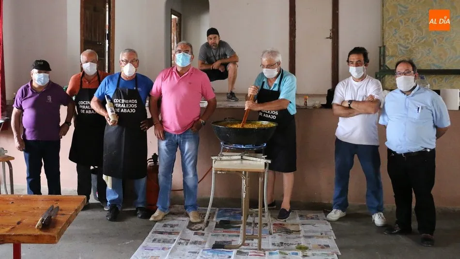 Los cocineros voluntarios de Peralejos de abajo volverán a ser protagonistas en San Juan