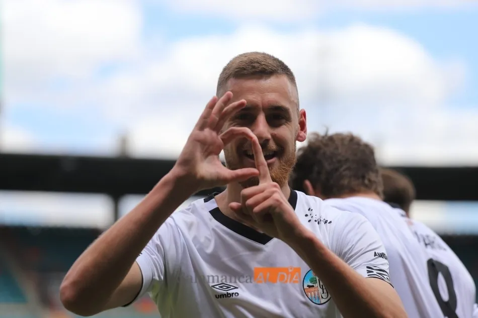 Sergio Molina celebra su último gol / Lydia González