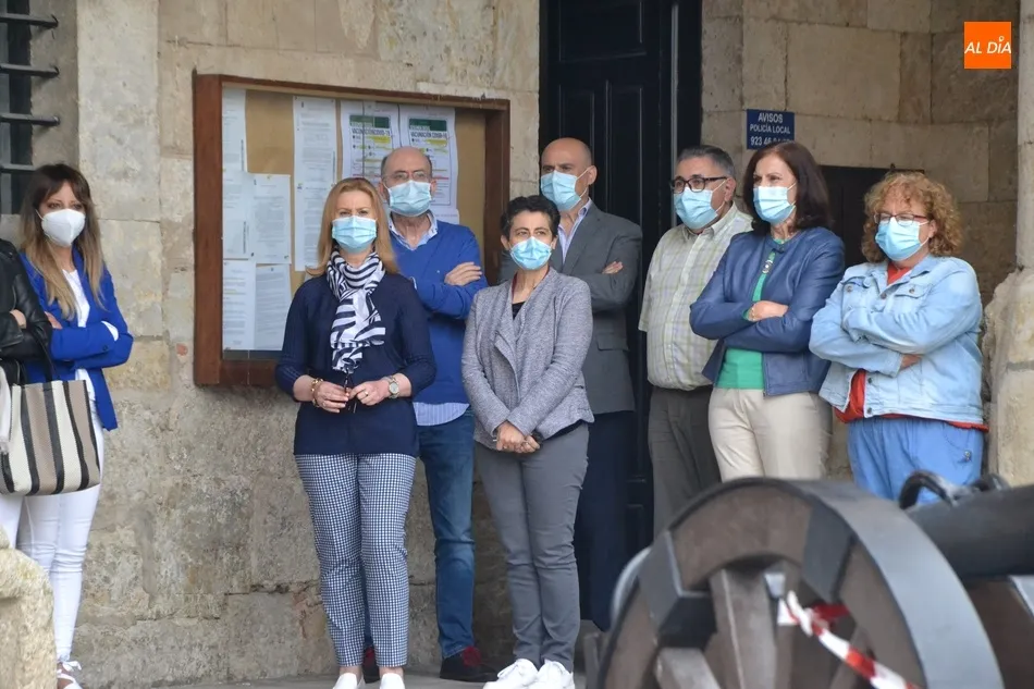 Foto 2 - Guardado un minuto de silencio en memoria de la mujer asesinada el lunes en Valladolid  