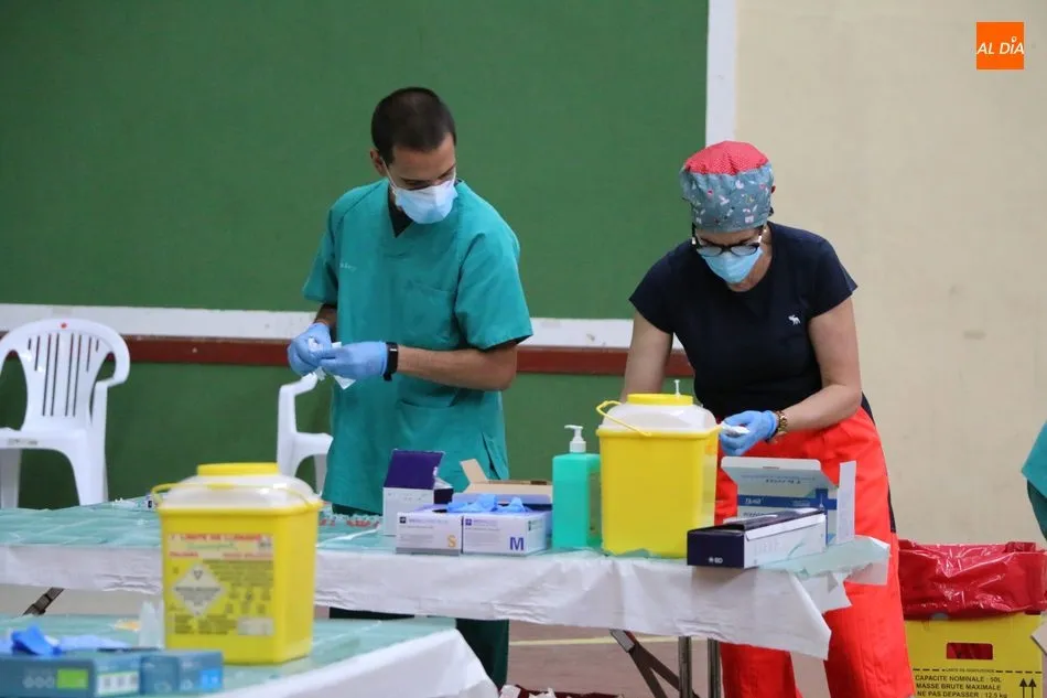 Foto 10 - M&aacute;s de 600 personas de entre 52 y 55 a&ntilde;os reciben en Vitigudino la segunda dosis de Pfizer  