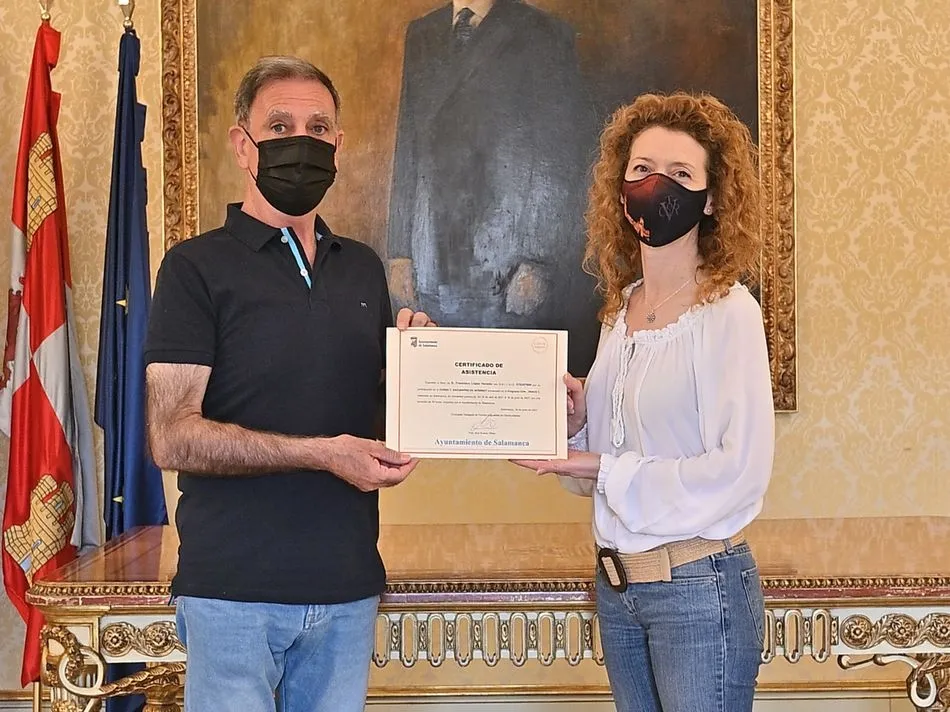 Foto 9 - El Ayuntamiento entrega los diplomas a los alumnos que han finalizado el curso de formaci&oacute;n...