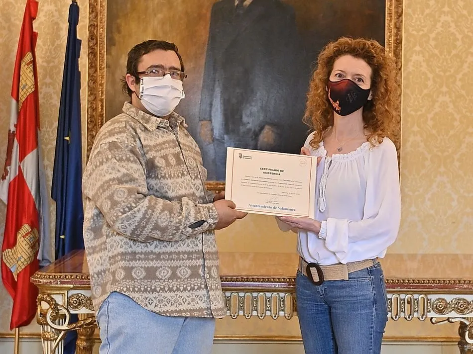 Foto 8 - El Ayuntamiento entrega los diplomas a los alumnos que han finalizado el curso de formaci&oacute;n...