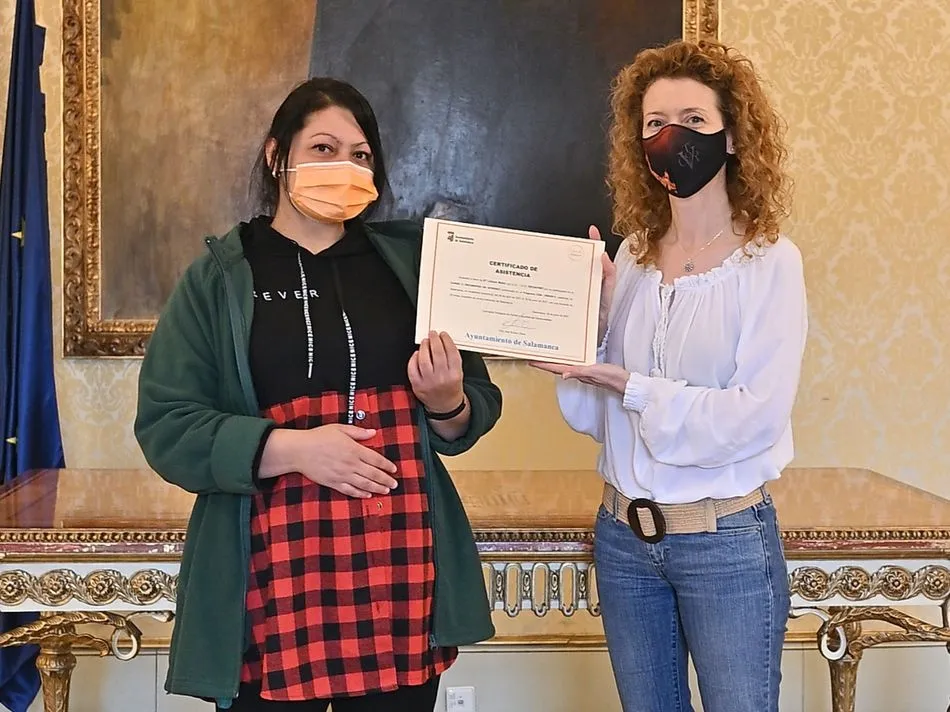 Foto 6 - El Ayuntamiento entrega los diplomas a los alumnos que han finalizado el curso de formaci&oacute;n...
