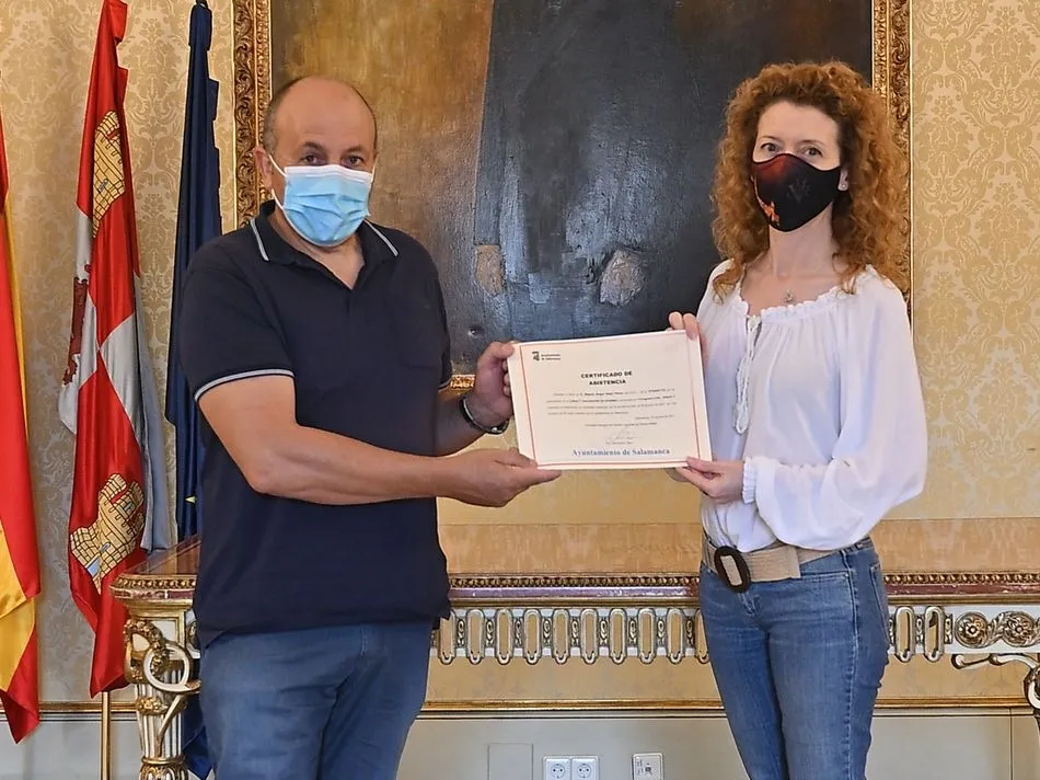 Foto 4 - El Ayuntamiento entrega los diplomas a los alumnos que han finalizado el curso de formaci&oacute;n...