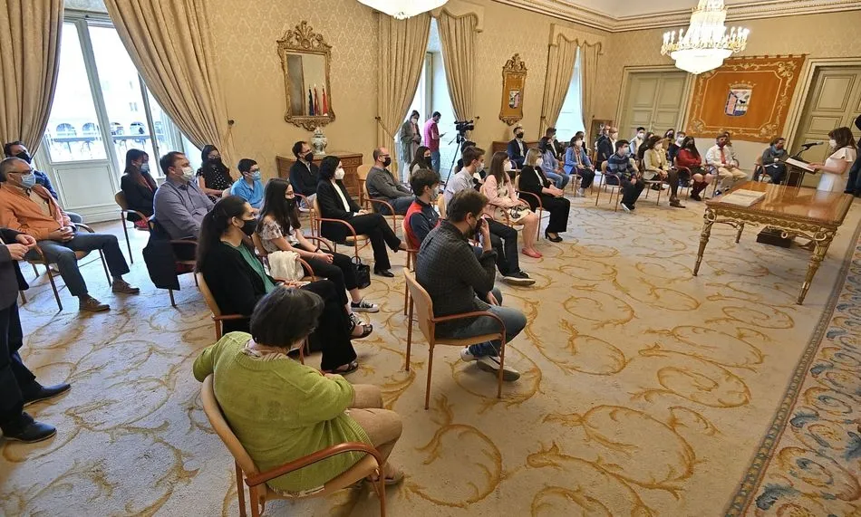 Foto 10 - Reconocimiento a los participantes en el concurso Aula de Patrimonio convocado por el Grupo de...