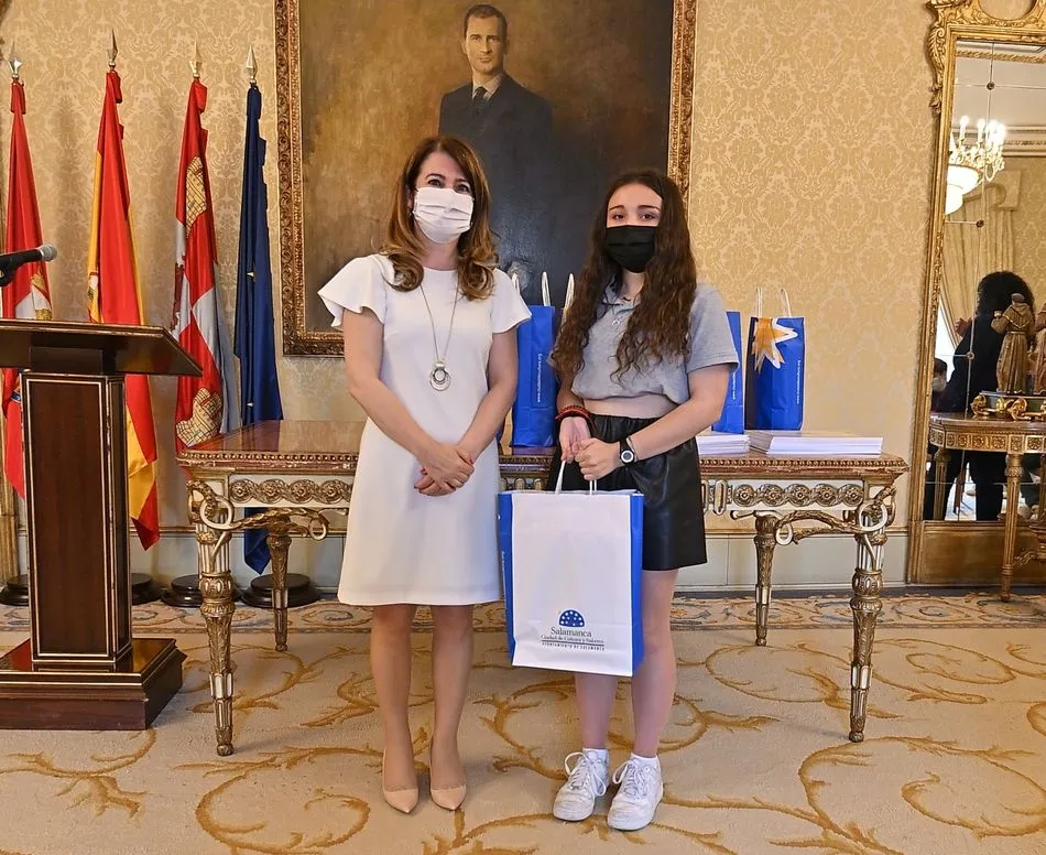 Foto 7 - Reconocimiento a los participantes en el concurso Aula de Patrimonio convocado por el Grupo de...