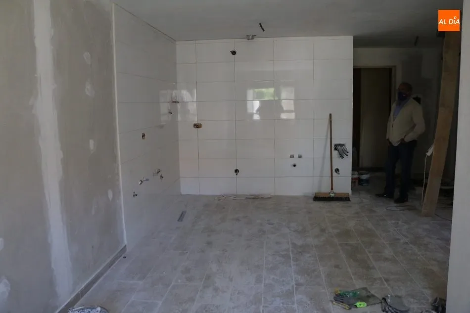 Foto 10 - Comienza en Peralejos de Abajo la construcci&oacute;n de la nueva vivienda del programa Rehabitare  