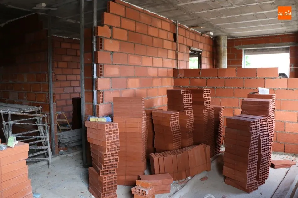 Foto 6 - Comienza en Peralejos de Abajo la construcci&oacute;n de la nueva vivienda del programa Rehabitare  