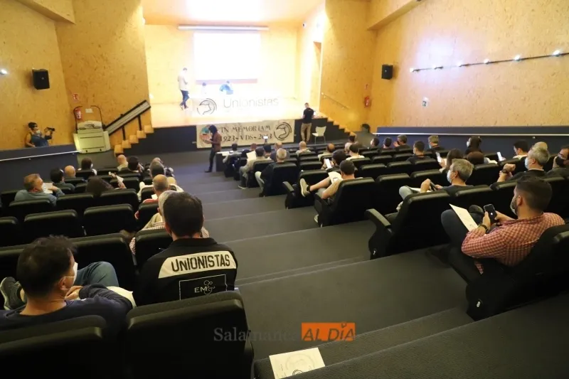Foto 8 - Los socios de Unionistas votan a favor de subir los precios de los carnets: los colaboradores PRO...